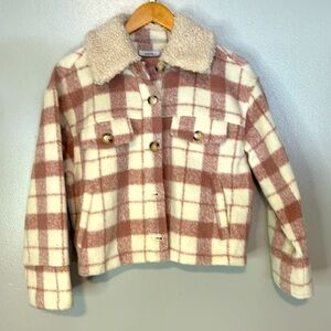 Lush NWT Crop Sherpa Jacky size small in excellent condition